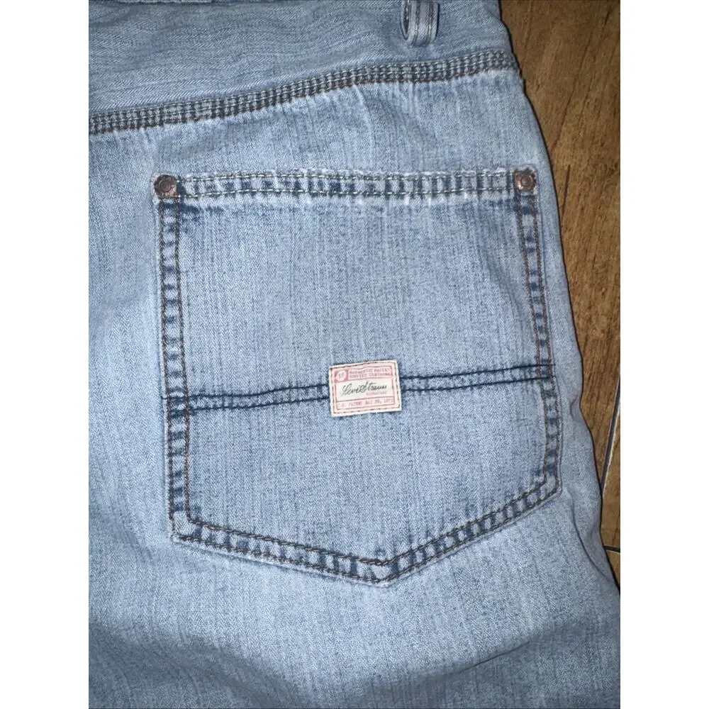Vintage Levi’s Signature Denim Shorts Light Blue 38x12